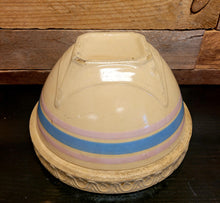 Load image into Gallery viewer, McCoy vintage mixing bowl