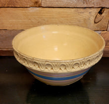 Load image into Gallery viewer, McCoy vintage mixing bowl
