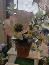 Load image into Gallery viewer, Sm Floral arragement
