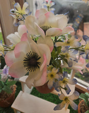 Load image into Gallery viewer, Sm Floral arragement
