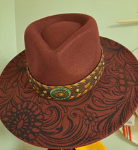 Load image into Gallery viewer, 26* Laser burned felt hat
