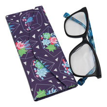 Load image into Gallery viewer, Succulent Terrarium Glasses Case – Cactus – Vegan Leather
