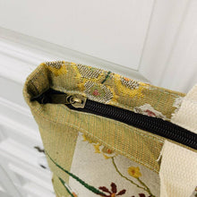 Load image into Gallery viewer, Floral Large Capacity Tote Bag with Zipper Closure
