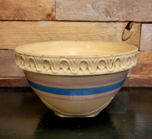 Load image into Gallery viewer, McCoy vintage mixing bowl
