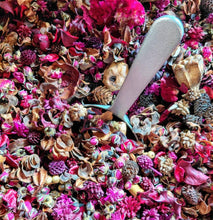 Load image into Gallery viewer, Cranberry Rose Handcrafted Country Potpourri.
