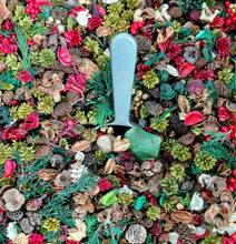 Load image into Gallery viewer, Christmas Tree Handcrafted Country Potpourri.
