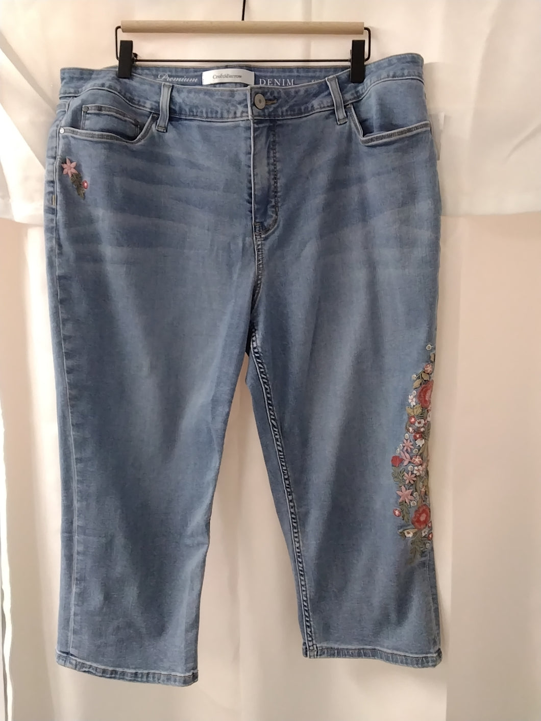 Croft & Barrow embroidered  denim capri